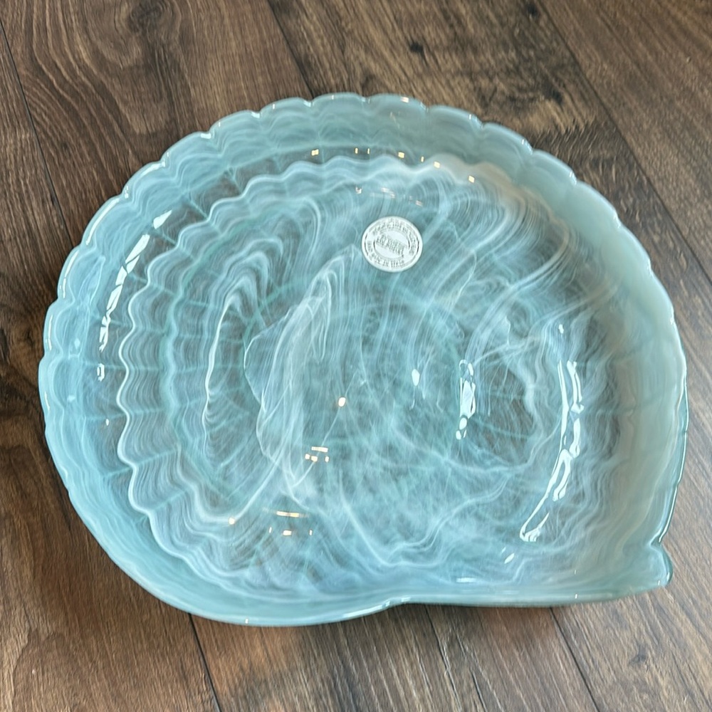 NWOT Vidrios San Miguel Hand Made 100% Recycled Glass Seashell Bowl Platter